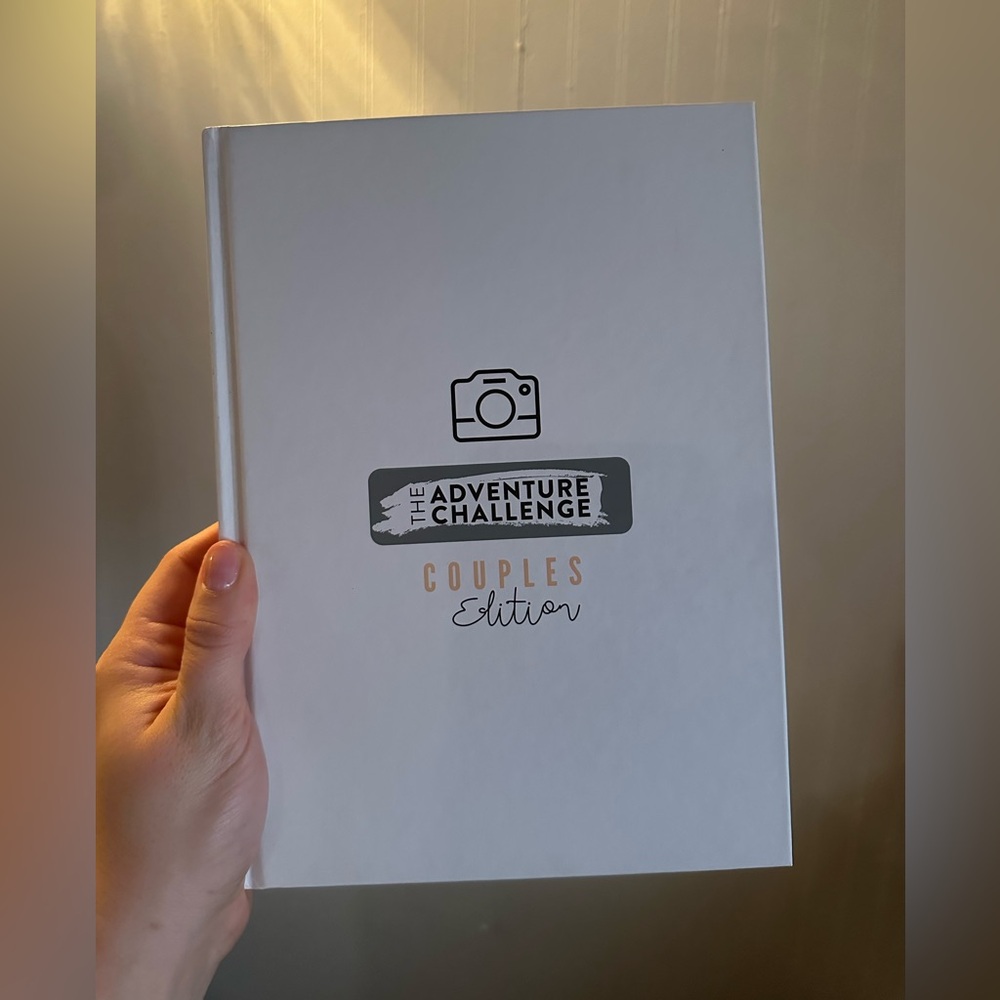Adventure Challenege Couples Edition - Scratch Off Dates with Spot for Polaroid
